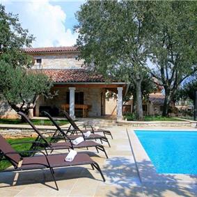 4 bedroom villa with pool near Svetvinčenat, Istria, sleeps 10